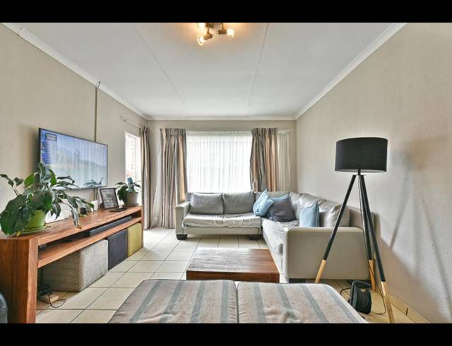 3 BEDROOM TOWNHOUSE FOR SALE IN SUNDOWNER